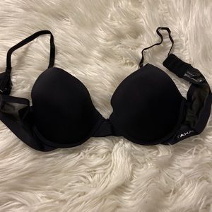 Tahari Women Bra size 36C never been worn but not have tag black color